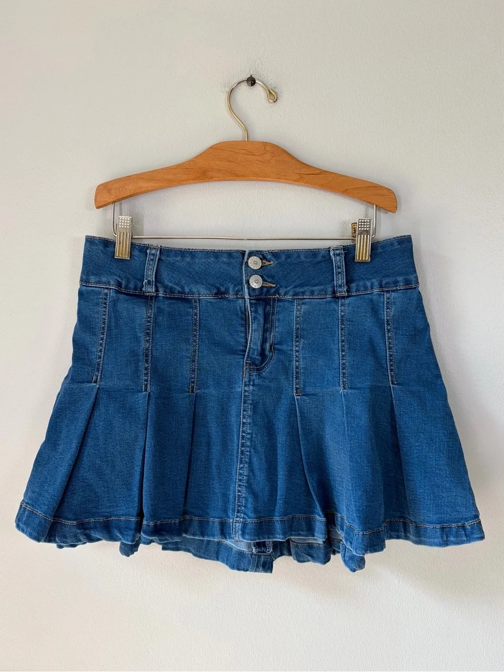 Y2K Early 2000s Hot Kiss Mid Rise Pleated Denim Mini Skirt Flirty